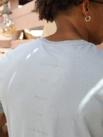 T-shirt γκρι με ανάγλυφο διακριτικό τύπωμα 10-606 - Image 4