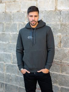 Μπλούζα φούτερ σε χακί με διακριτικό τύπωμα