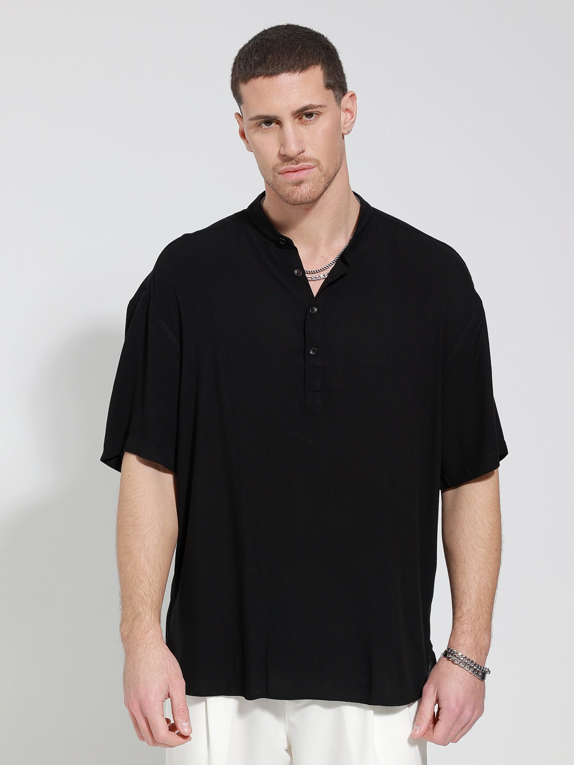 4S0A2368 Κοντομάνικη Πουκαμίσα Με Μάο Γιακά Bahamas 33-7432 Μαύρο - Image 1