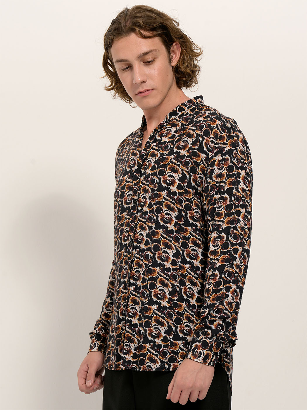 2432 copy Πουκάμισο με Μάο Γιακά & Σχέδιο Simon 33-7404 Μαύρο/Καφέ Slim-fit - Image 1